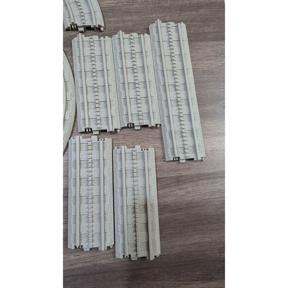 Lionel Little Lines Gray Plastic Train Track Set With Curved & Straight Pieces r - Picture 5 of 8